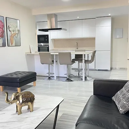 Lägenhet 2 Bedroom 2 Bathroom In The Heart Of With Big Terrace And Free Parking Space Close To Fuengirola