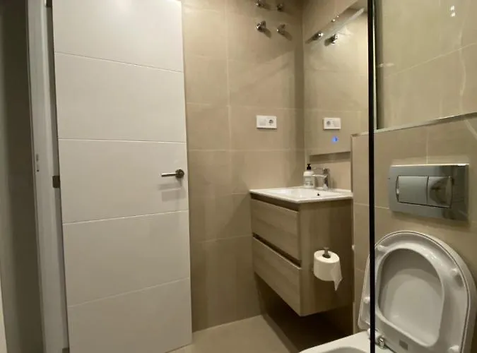 2 Bedroom 2 Bathroom In The Heart Of With Big Terrace And Free Parking Space Close To דירה פואנגירולה