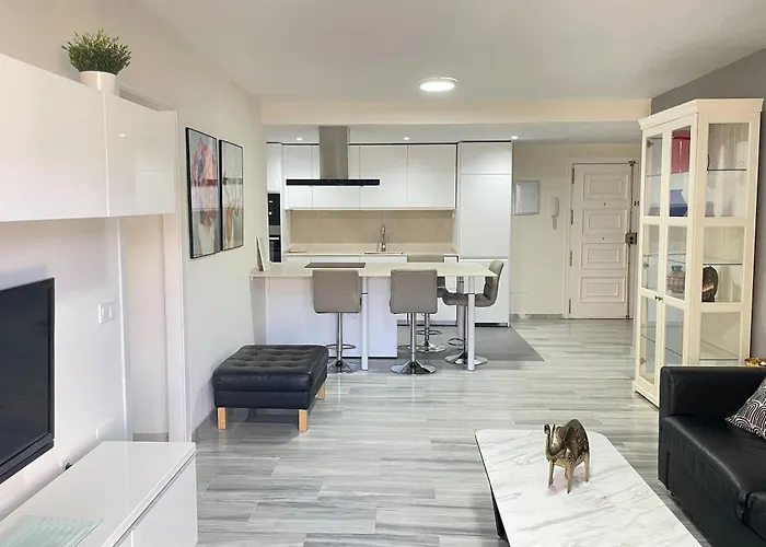 2 Bedroom 2 Bathroom In The Heart Of With Big Terrace And Free Parking Space Close To פואנגירולה